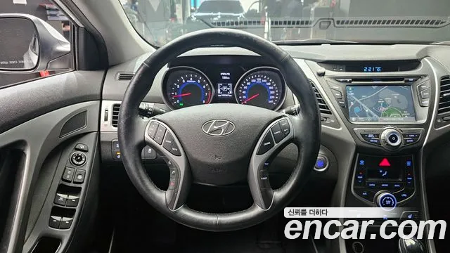 Hyundai AVANTE 2016 — фото 14