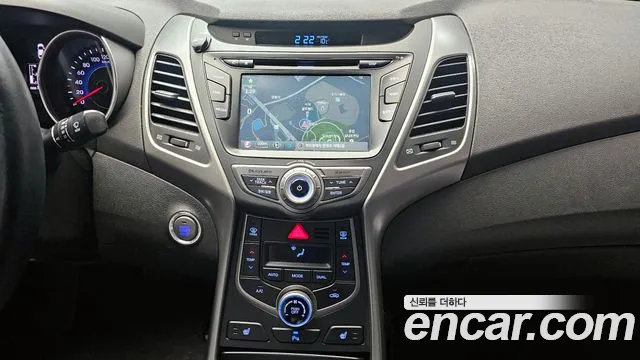 Hyundai AVANTE 2016 — фото 15