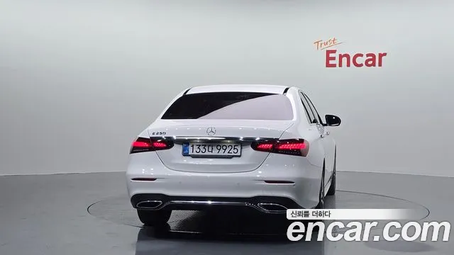 Mercedes-Benz E-Class 2023 — фото 4