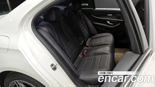 Mercedes-Benz E-Class 2023 — фото 12