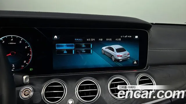 Mercedes-Benz E-Class 2023 — фото 15