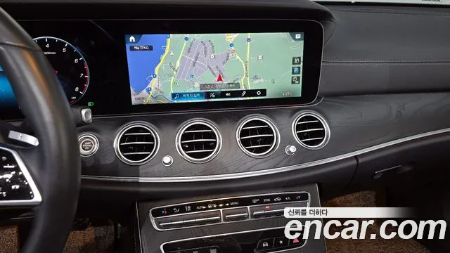 Mercedes-Benz E-Class 2023 — фото 16