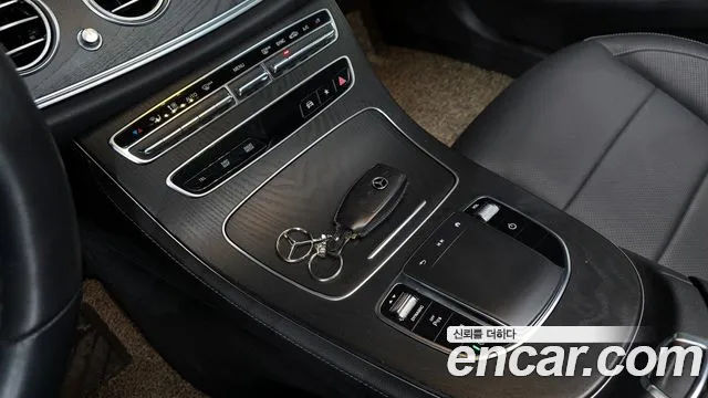 Mercedes-Benz E-Class 2023 — фото 17