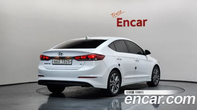 Hyundai AVANTE 2018 — фото 1