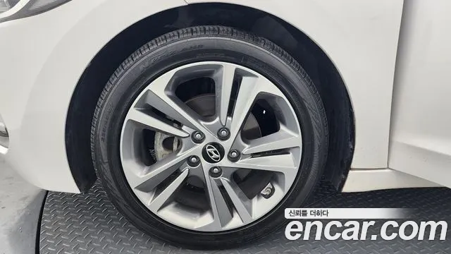 Hyundai AVANTE 2018 — фото 4