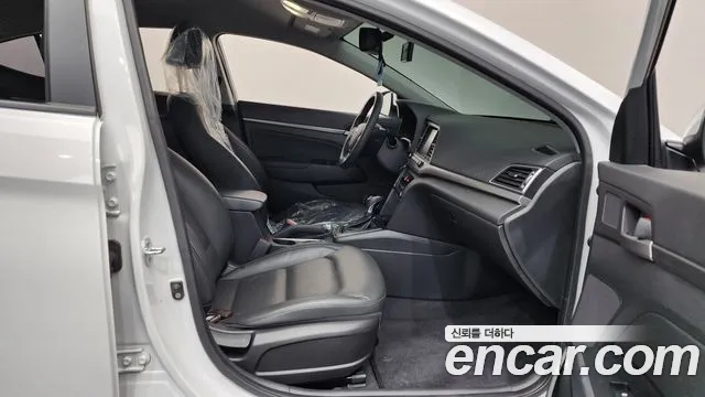 Hyundai AVANTE 2018 — фото 10