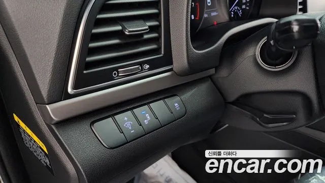 Hyundai AVANTE 2018 — фото 15