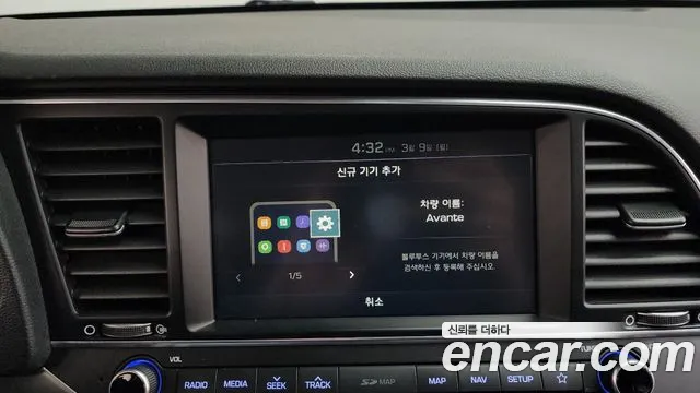 Hyundai AVANTE 2018 — фото 18