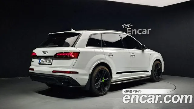 Audi Q7 2023 — фото 2