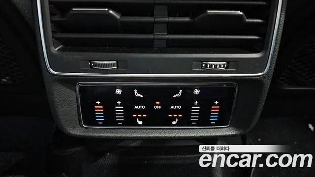 Audi Q7 2023 — фото 19
