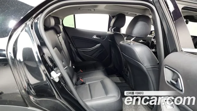 Mercedes-Benz GLA-Class 2018 — фото 12