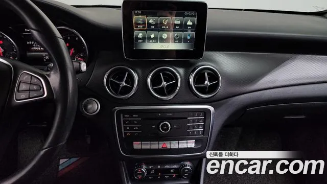 Mercedes-Benz GLA-Class 2018 — фото 14
