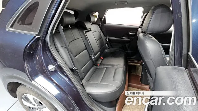 Kia Niro 2017 — фото 11