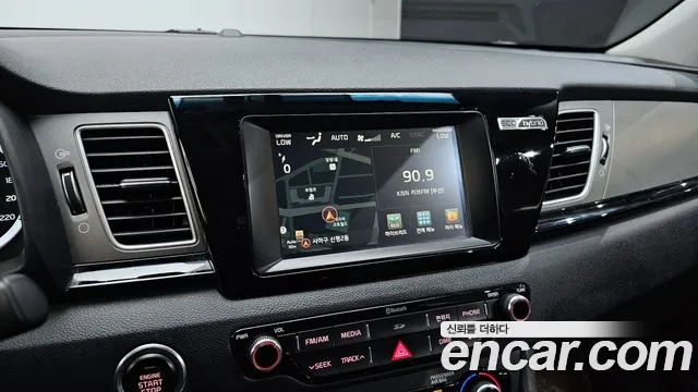 Kia Niro 2017 — фото 14