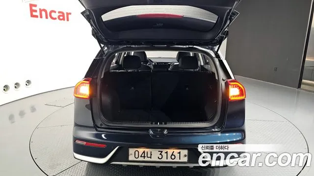 Kia Niro 2017 — фото 20