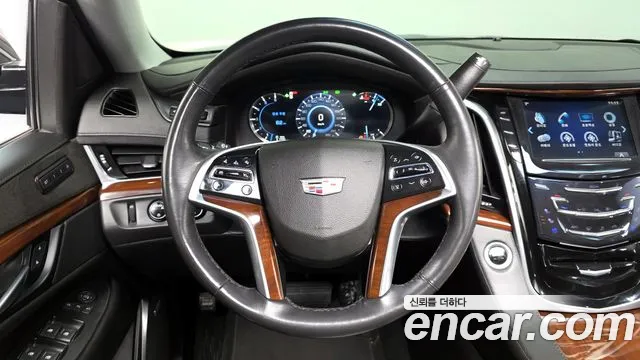 Cadillac Escalade 2018 — фото 13