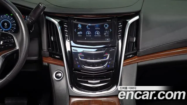 Cadillac Escalade 2018 — фото 14