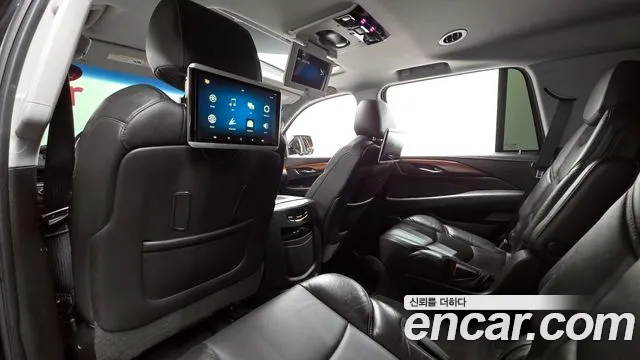 Cadillac Escalade 2018 — фото 19