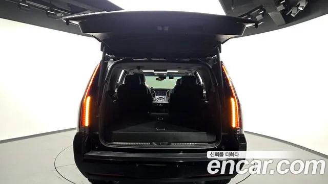 Cadillac Escalade 2018 — фото 20