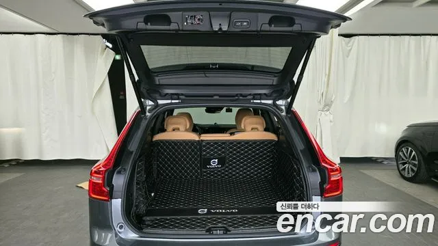 Volvo XC60 2020 — фото 20