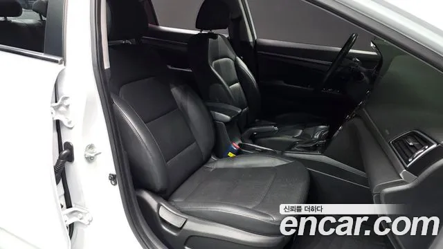 Hyundai AVANTE 2016 — фото 10