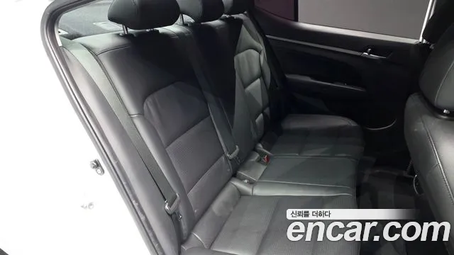 Hyundai AVANTE 2016 — фото 12