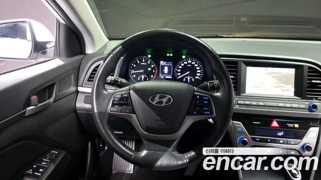 Hyundai AVANTE 2016 — фото 13