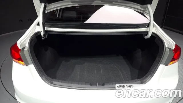 Hyundai AVANTE 2016 — фото 20