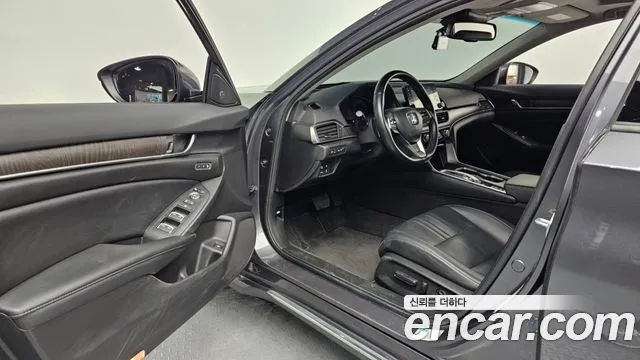 Honda Accord 2022 — фото 10