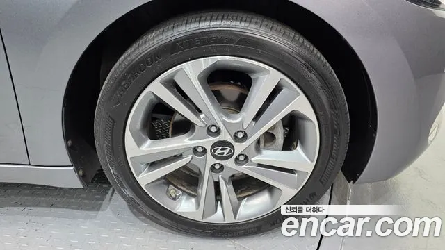 Hyundai AVANTE 2018 — фото 5