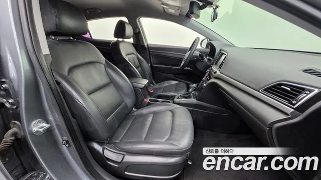 Hyundai AVANTE 2018 — фото 10