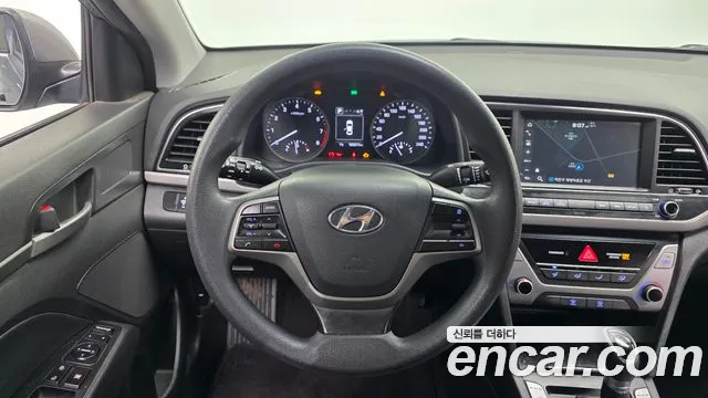 Hyundai AVANTE 2018 — фото 14
