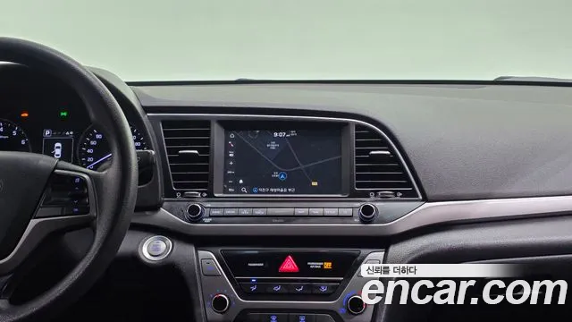 Hyundai AVANTE 2018 — фото 16