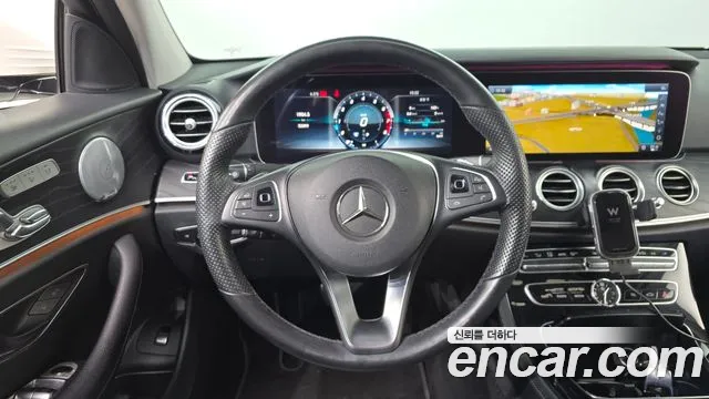 Mercedes-Benz E-Class 2018 — фото 13