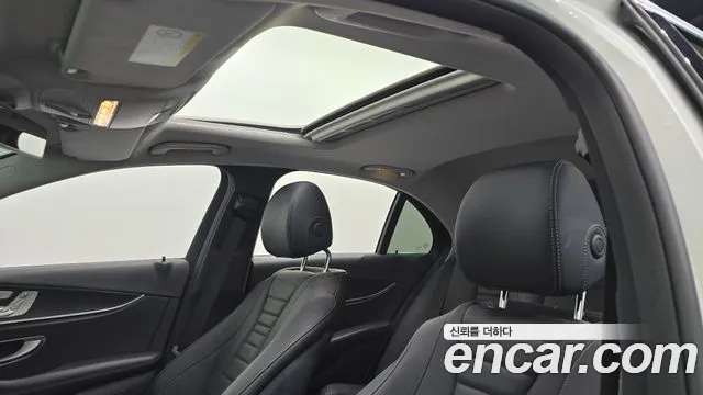 Mercedes-Benz E-Class 2018 — фото 19