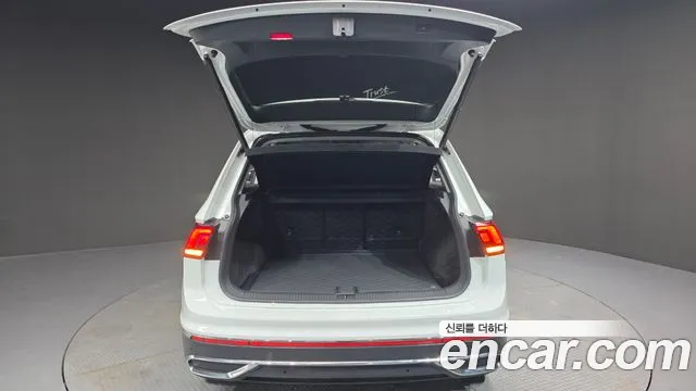 Volkswagen Tiguan 2023 — фото 20