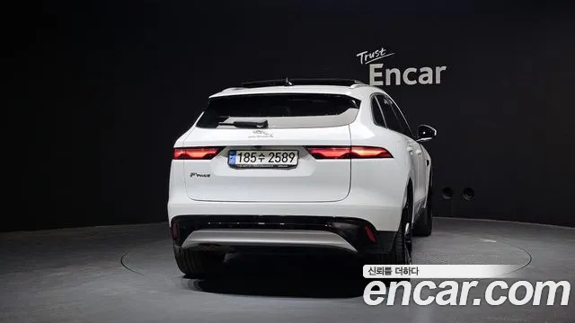 Jaguar F-PACE 2022 — фото 4