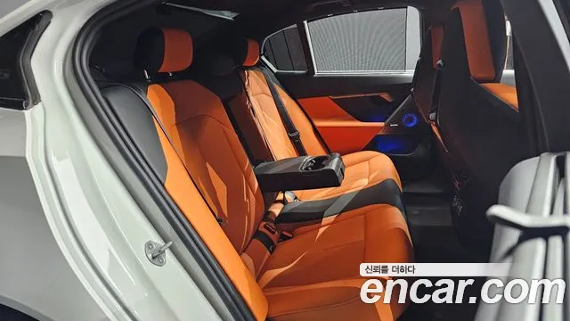 BMW M5 2025 — фото 12