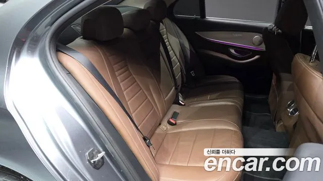 Mercedes-Benz E-Class 2019 — фото 12