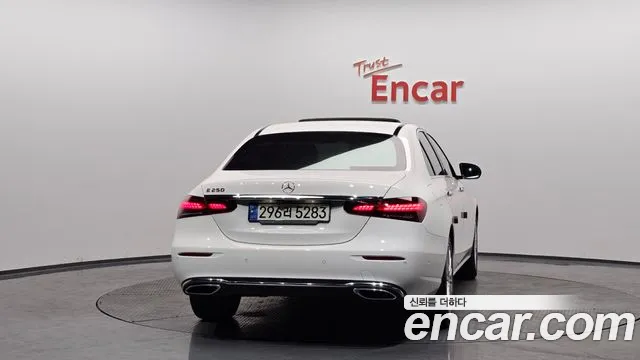 Mercedes-Benz E-Class 2021 — фото 4