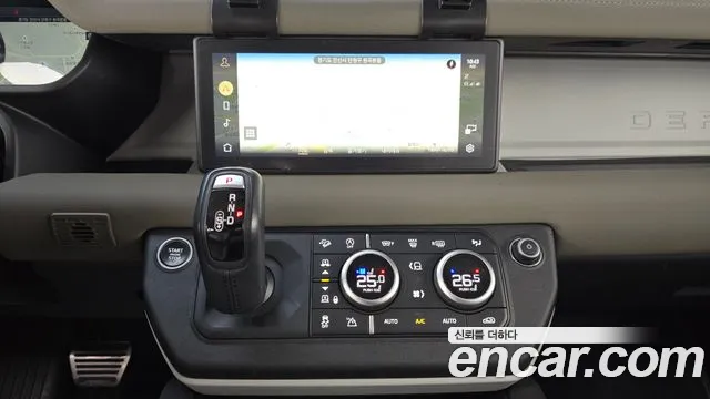 Land Rover Defender 2022 — фото 16