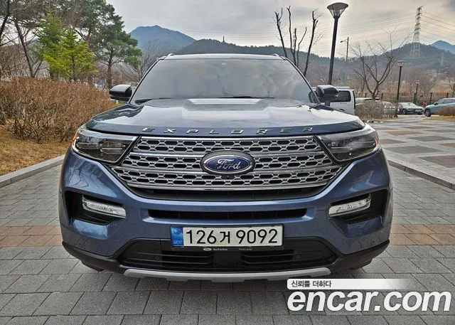 Ford Explorer 2021 — фото 1