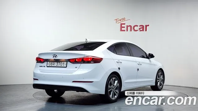 Hyundai AVANTE 2018 — фото 1
