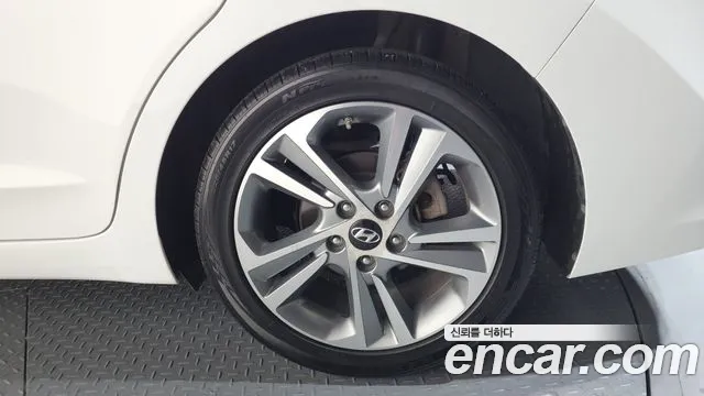 Hyundai AVANTE 2018 — фото 4