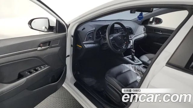 Hyundai AVANTE 2018 — фото 9