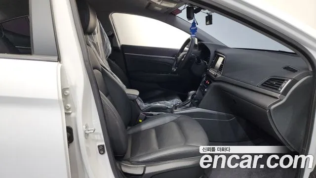 Hyundai AVANTE 2018 — фото 10