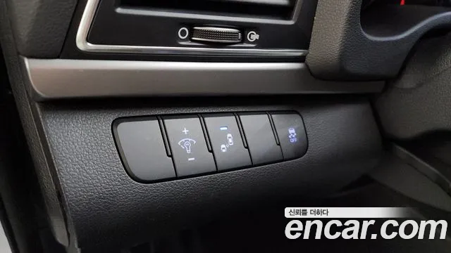 Hyundai AVANTE 2018 — фото 13