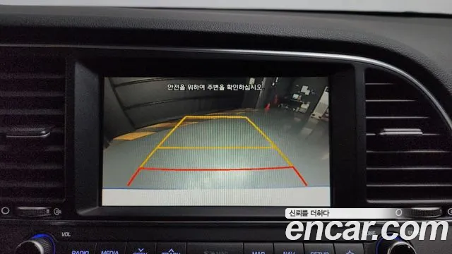 Hyundai AVANTE 2018 — фото 16