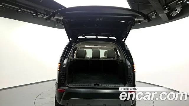 Land Rover Discovery 2018 — фото 20