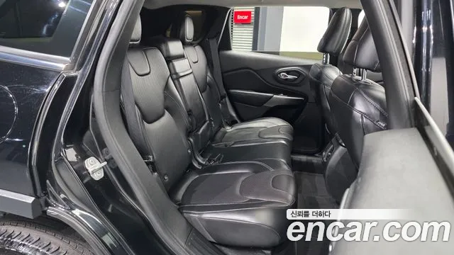 Jeep Cherokee 2019 — фото 12